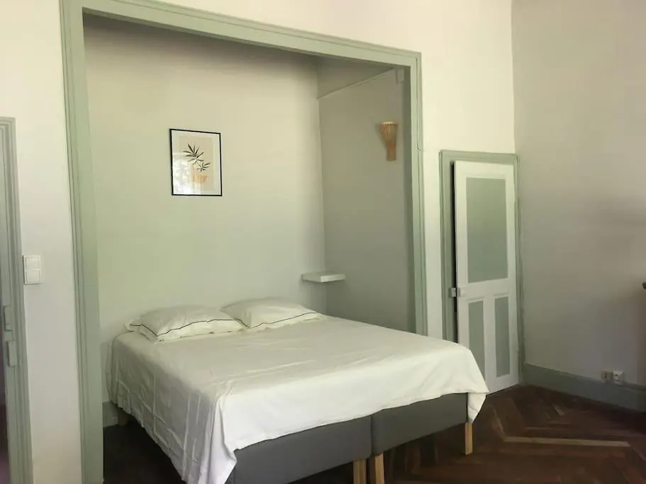 Holiday home Maison Au Milieu D'Un Parc Le Donjon France